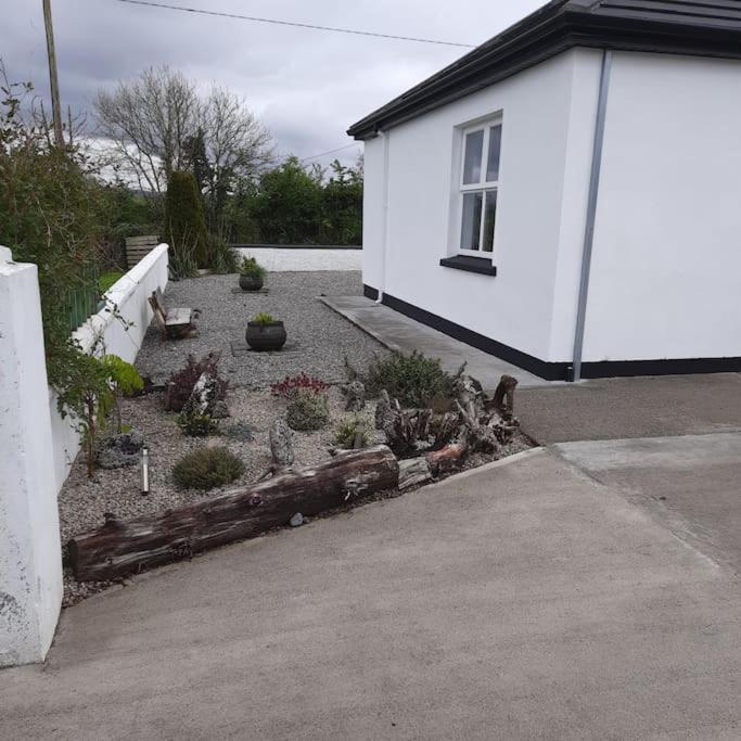 Cheerful Three Bedroom Country Cottage Ballina (Mayo) Exterior foto